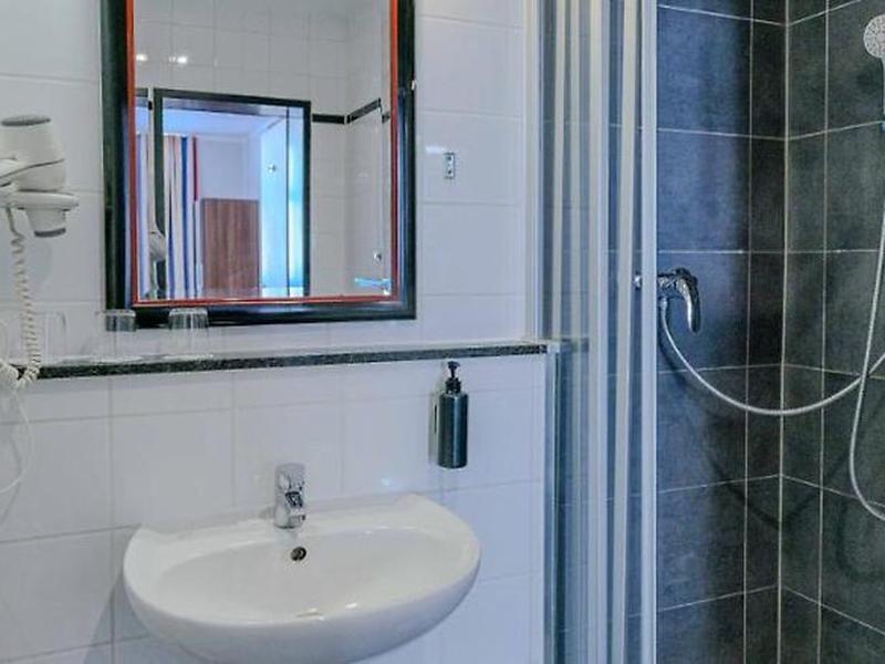 CDE9CAD14411614BFB84D799E02F36B2