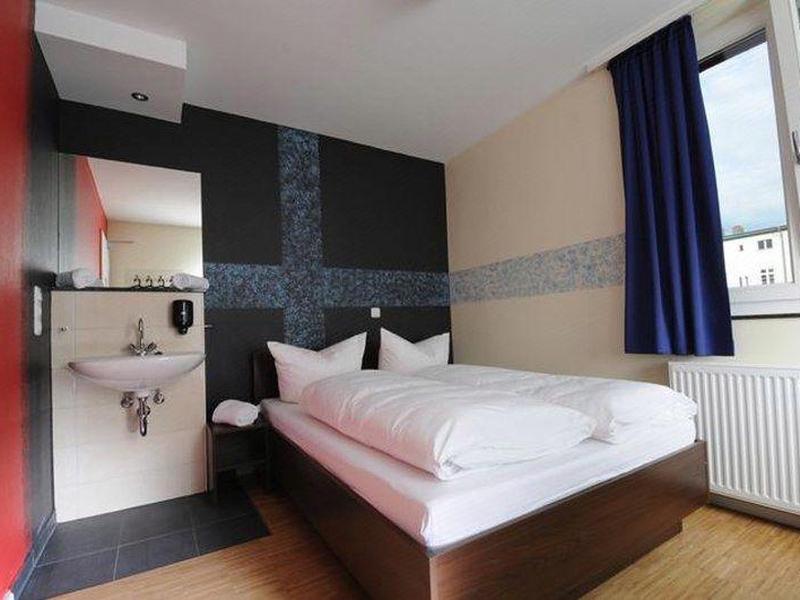Holi Hostel Hotel