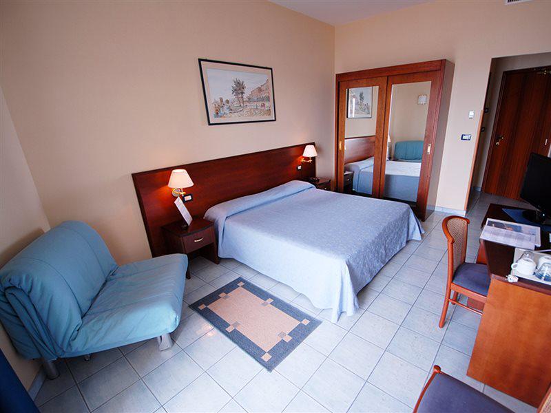 E7962FD8F941B099A57B8785DB4A96E3