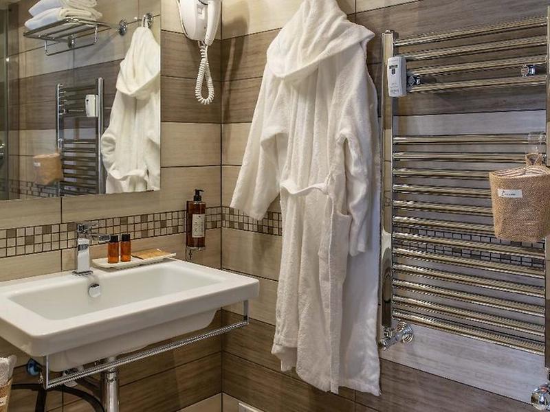 B87270DC6505D025E6B84B0EA752BFE2