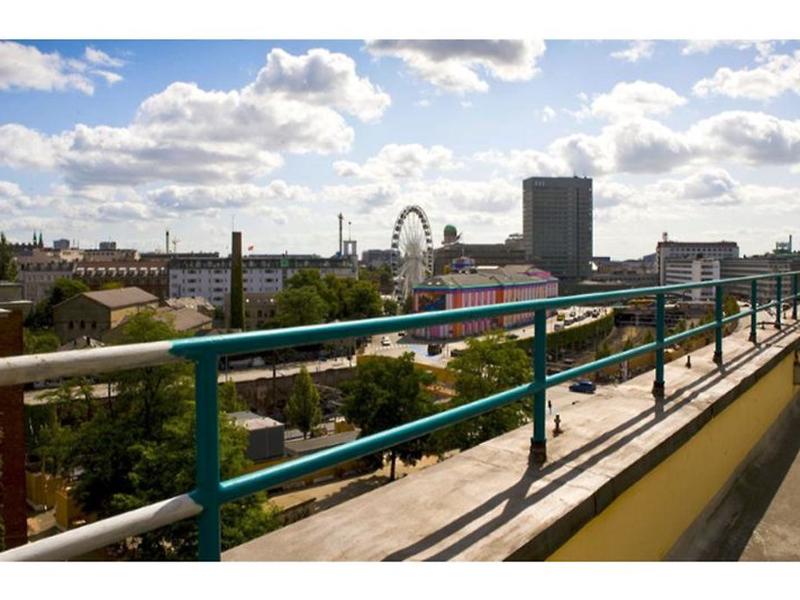 98BF8926F8D7C085A24554828A1B6C38