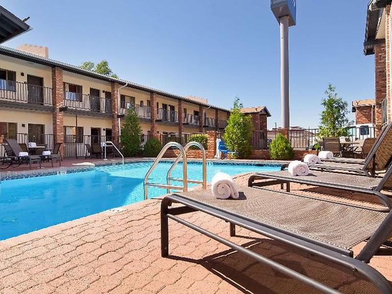 EEC3C5E18F84E3993F93820E19BCF907