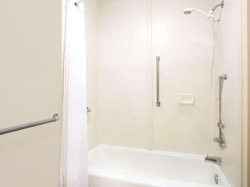 41FC6FF0E44DAA141511F44E17FFE235