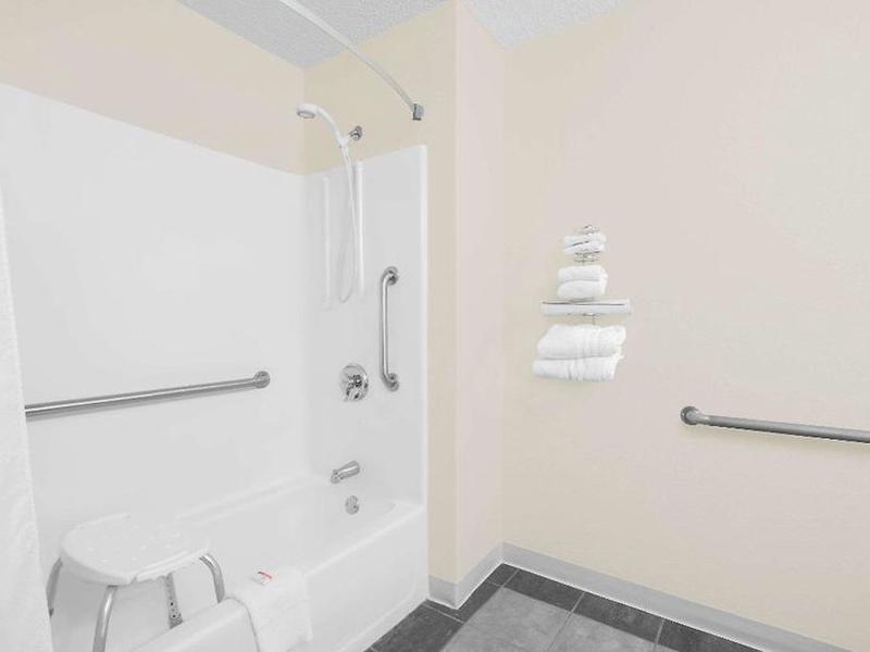 B526EFF5B6BA9183315D4F3E63F28008