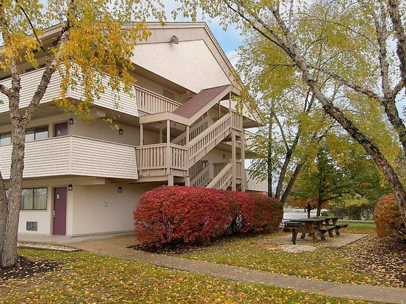 CB0A85C4E07FD94E6336CCF744A1CC28