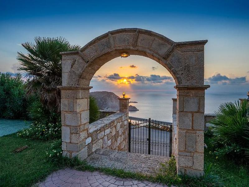 51A7D76ED8A46836F2DEE9E4B83F7AC3