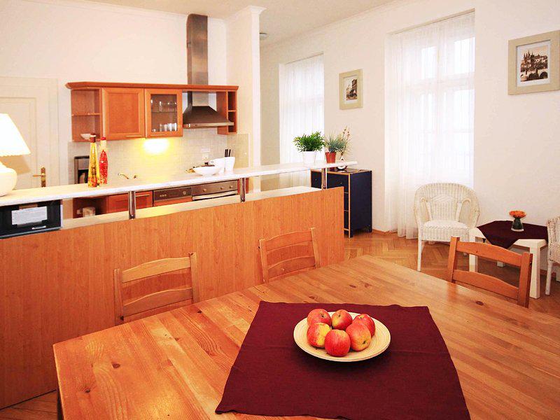 56E60EE89838E32584555C729BB01352