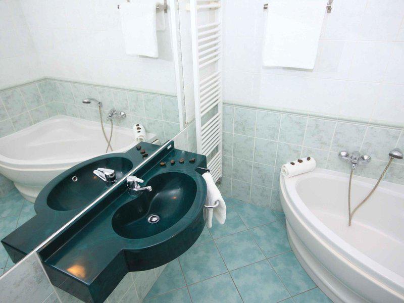 8E21B68953F3DE80A6E8E2113DA63E29