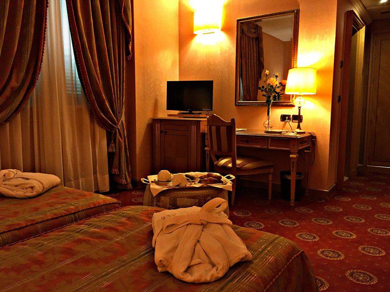 38CF245FE4B956C4B07BF8C211189309