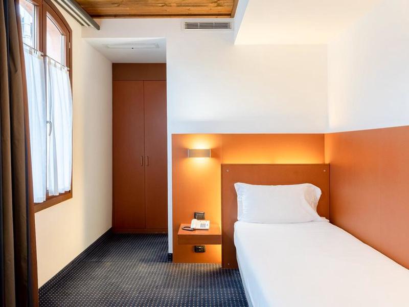 CD3428E9DD2180900F8E3B0DD95E9B67