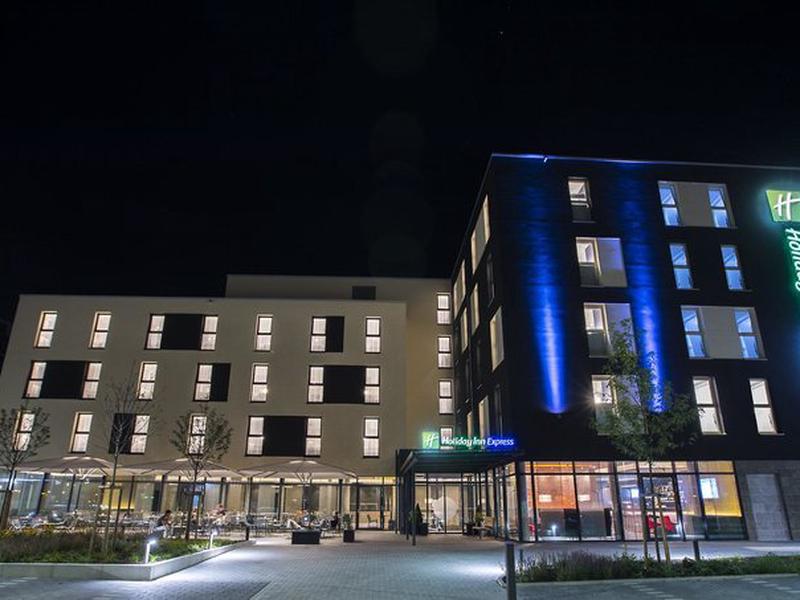 45B7F440B9269939DD898018DF5BBB80