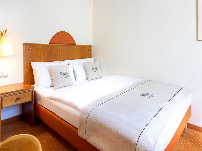 D59296E3E1AAA3712D3B39B6B8273549