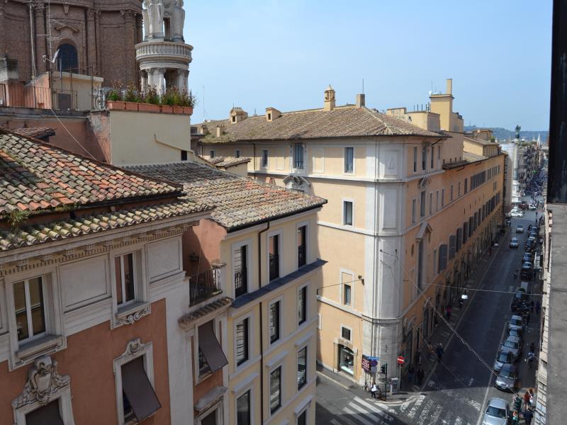 DF7B98025F5E61F172A7BF6BB997822D