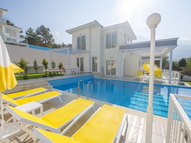 EEAB3BC18308872596A025084A0E2B06