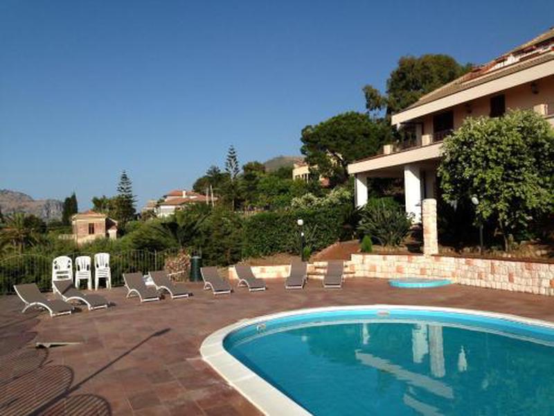 E548D2B86FB78BADB5A1F2AD05D5A3D8