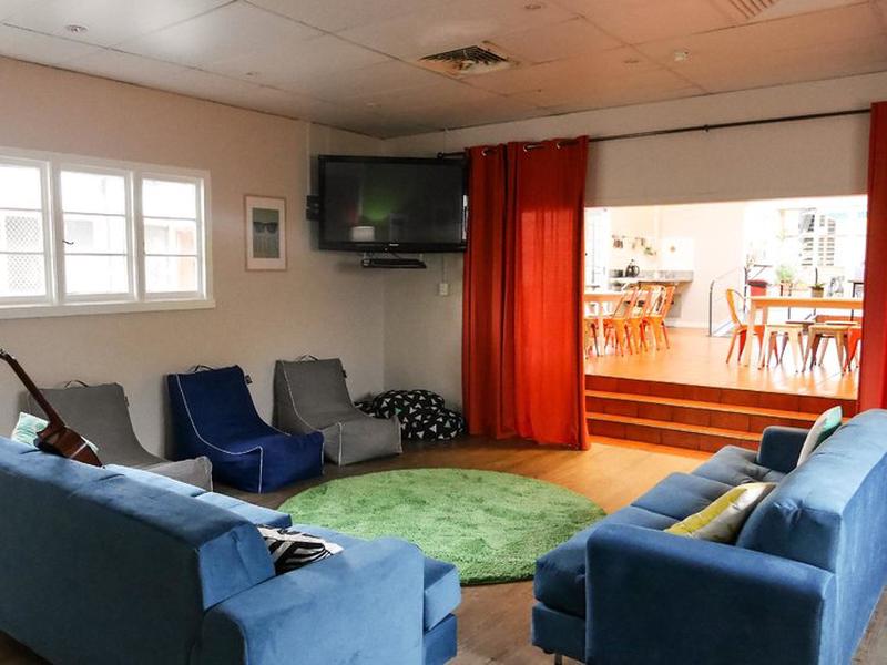 E2E2E459116C19CEBBB82C9D6390802D