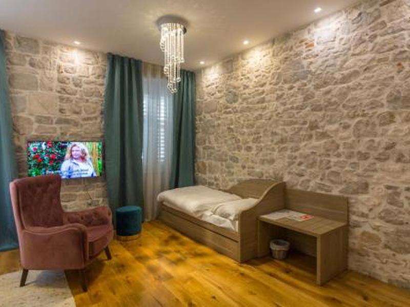 2F916C6C8E541AB7F0C7C54E87111D93