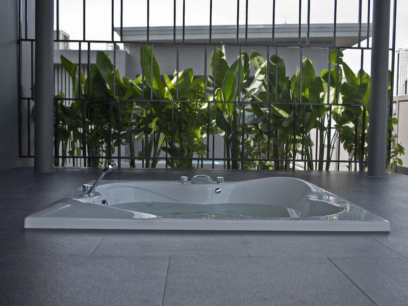 B9F99EB964FC11420D8DC1AA11813096