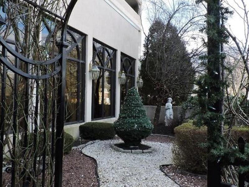 9BF764A0E74F2BE74F3A9F5795C07706