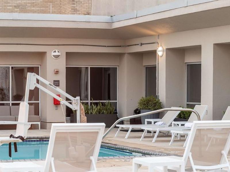 F9846E66E0E27C48FF792B7B660A115C