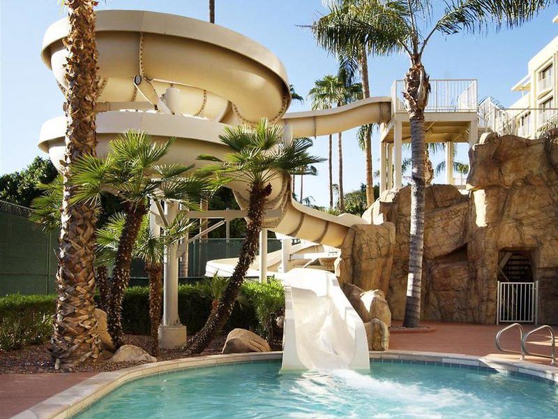 E62D9675E33F57330BF6F4A72724D864