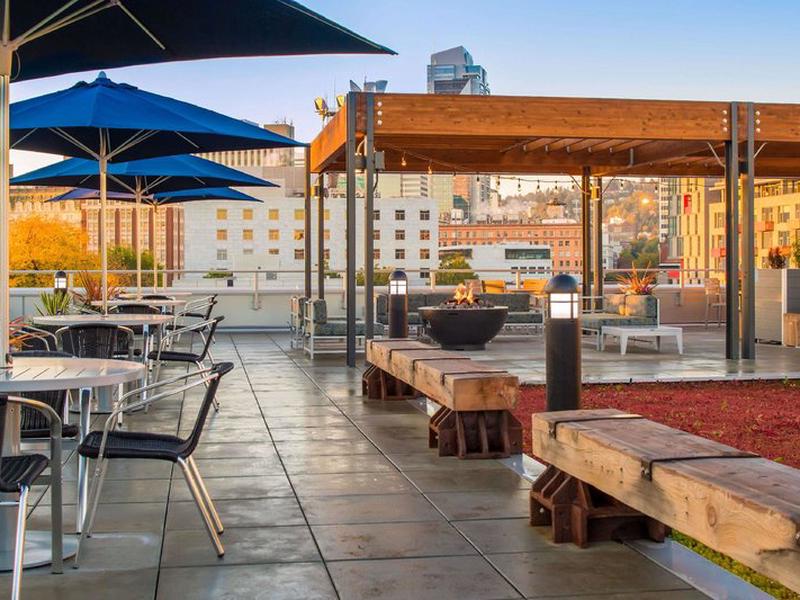 4017E813EF40306560964689207AD156