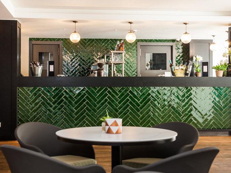 978EF95627DD64375977A81E9298499E