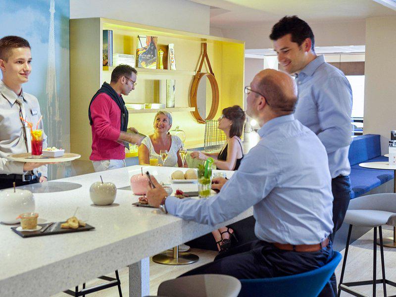 2156CE06623490229F98BE7FFA7D5A9B