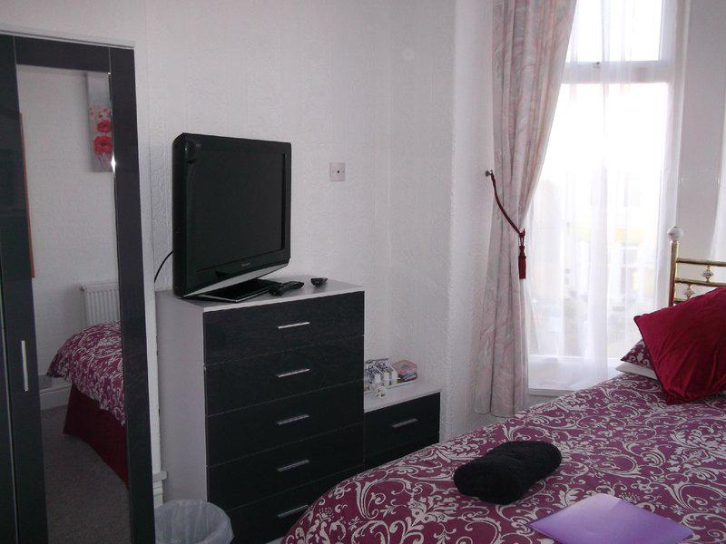 657A025B649284B180B7B5987FD8895D