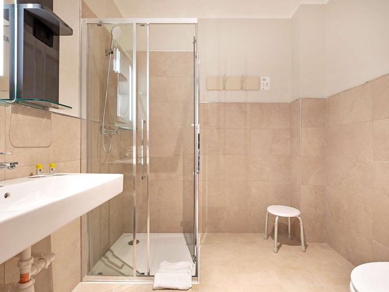 47F49979F12B42BFB70E5D9954BBA10C