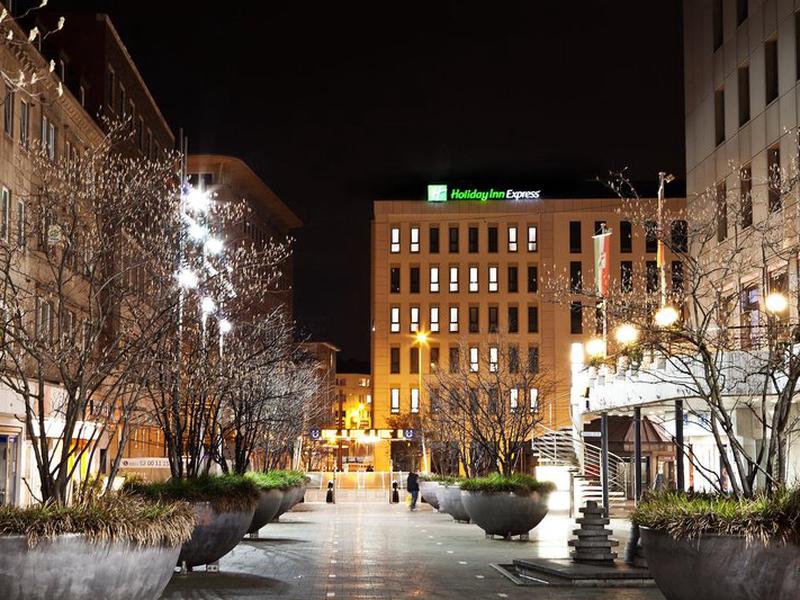 4C96ED5FC240CC6AF928064EF6C2D27F