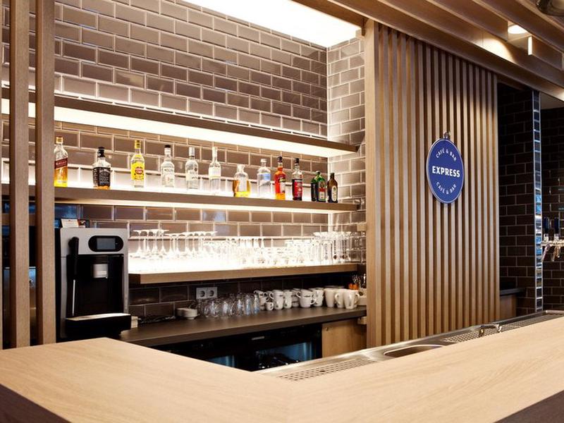 E18E02219BF16681DA841BC6B3E7A29C