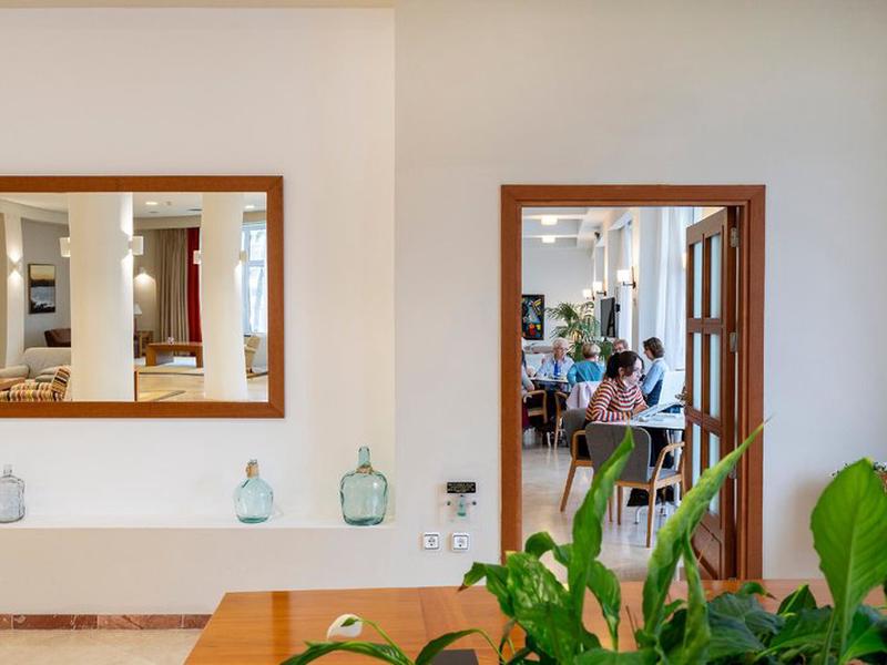 40468521BE3B02418C03731FC3FFA95A