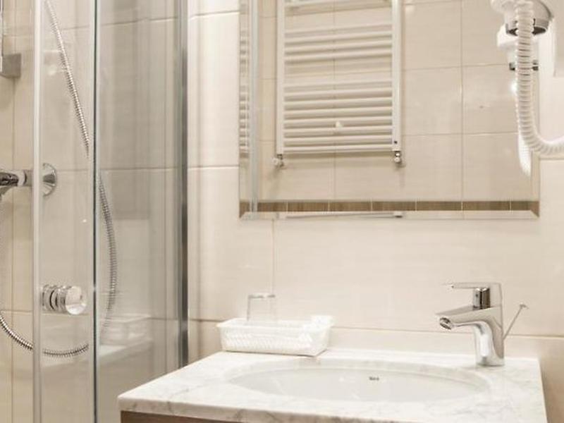 EEA723E138BBE86B3518A585436D885B