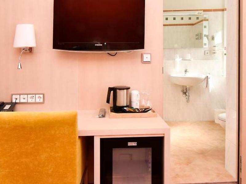 2FC0704EF880810D24411A778CDEE4F8