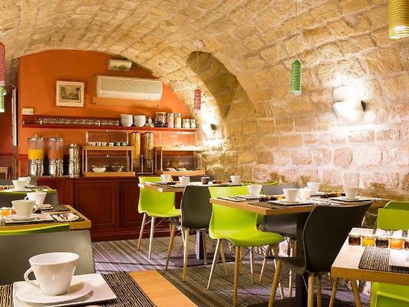 C8214B3E2C243C2F19915C676AFE69EE