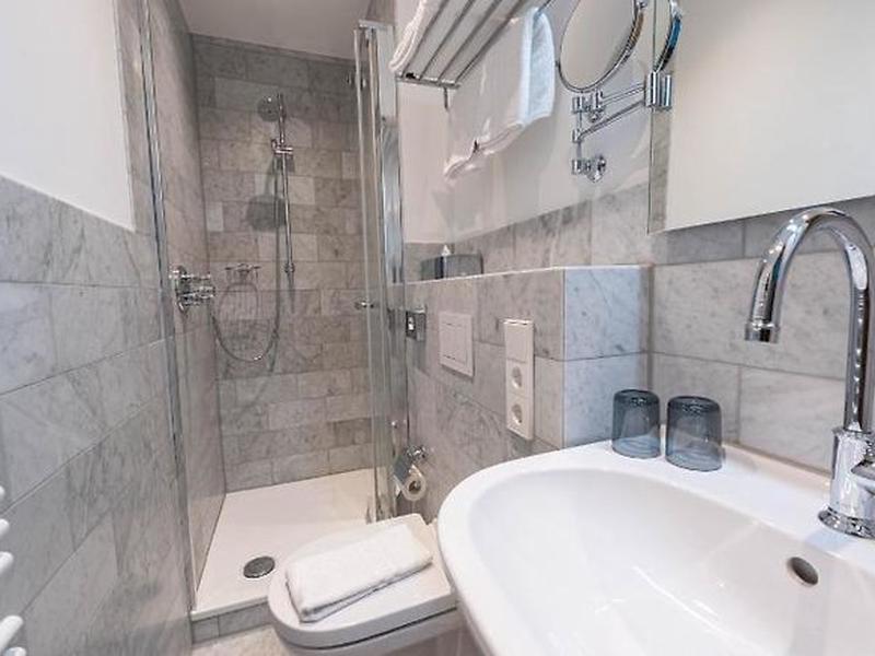 57A7DEC9A4DD4DF7B380C0C2603444FD