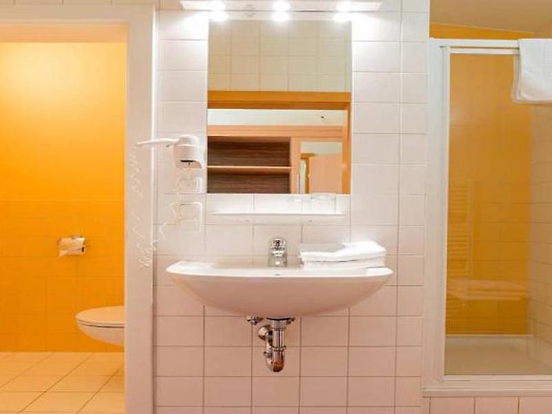 B4421C438CE497FB533784C477076743