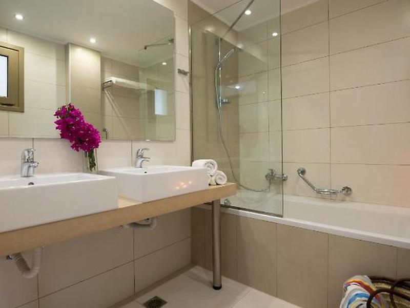 EB855F3DF02C3F3A2BAF5D2B32E495BD