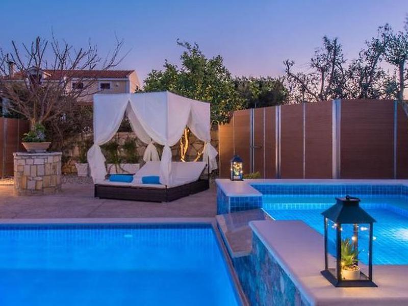 2C203B54F4D1DE83CB54C0B79E3AF899