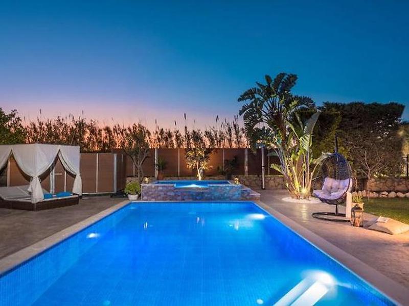 35E10C18755445925926EABF65D3CE5F