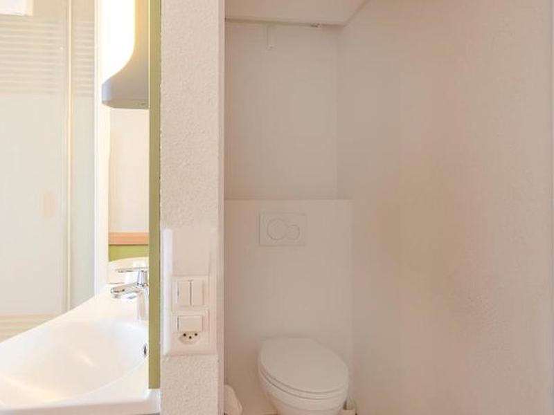 2E2634F7D4B12C8EEC4F7AE8FAA4EE4B