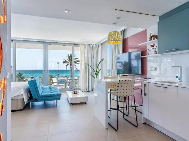 06A4C2206E61933B75AB5BA3F587D1BC