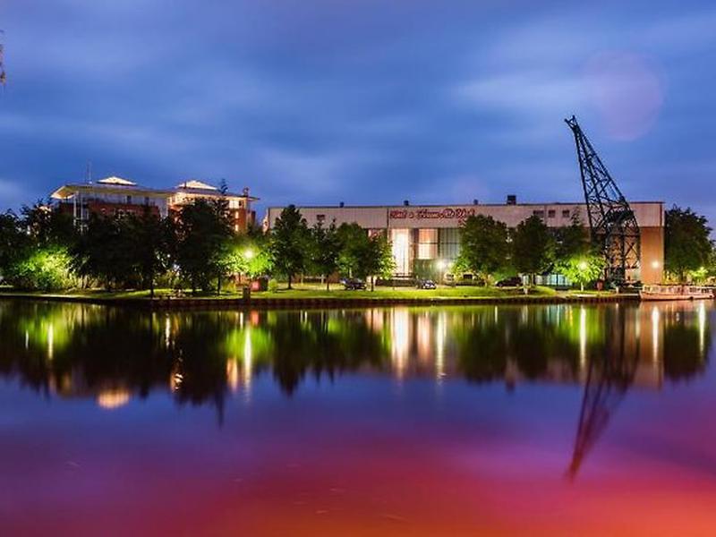 7FF798B8FCF0E63A0D2084BD91D891CA