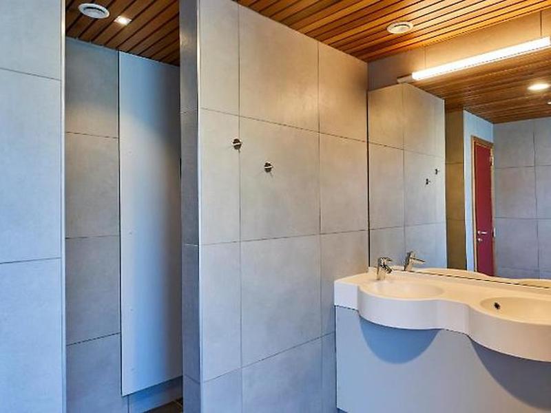 E54C2A74B97444A35C3F483F2FF64A93