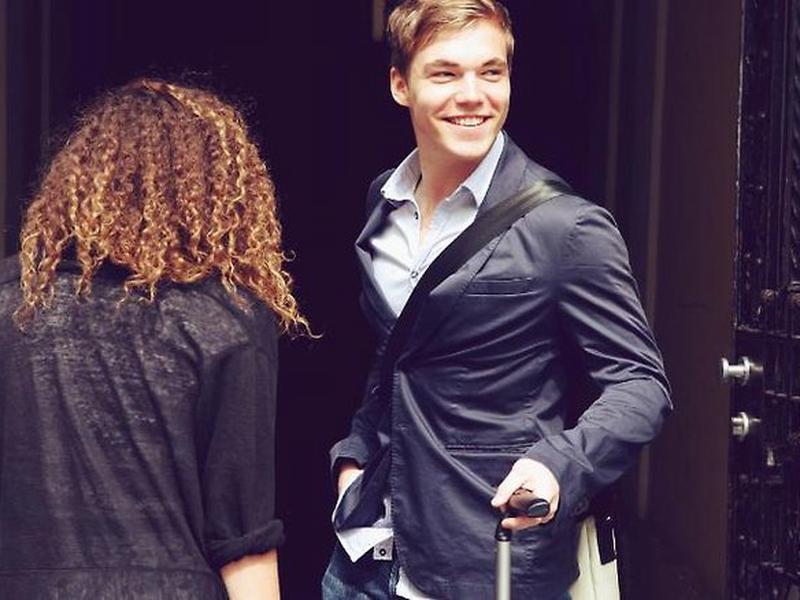 3F4040AC51AE8036825F27C49F9F576B