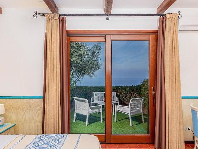 EFC9F9BA3346F5ABD71A6D0EAA8250FC