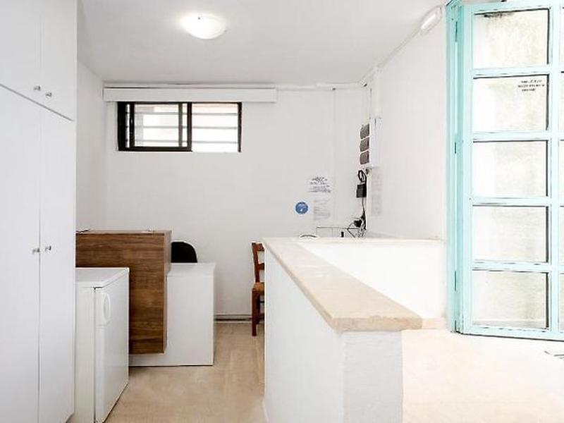 92EA323F864F8000378A43A0495A651B