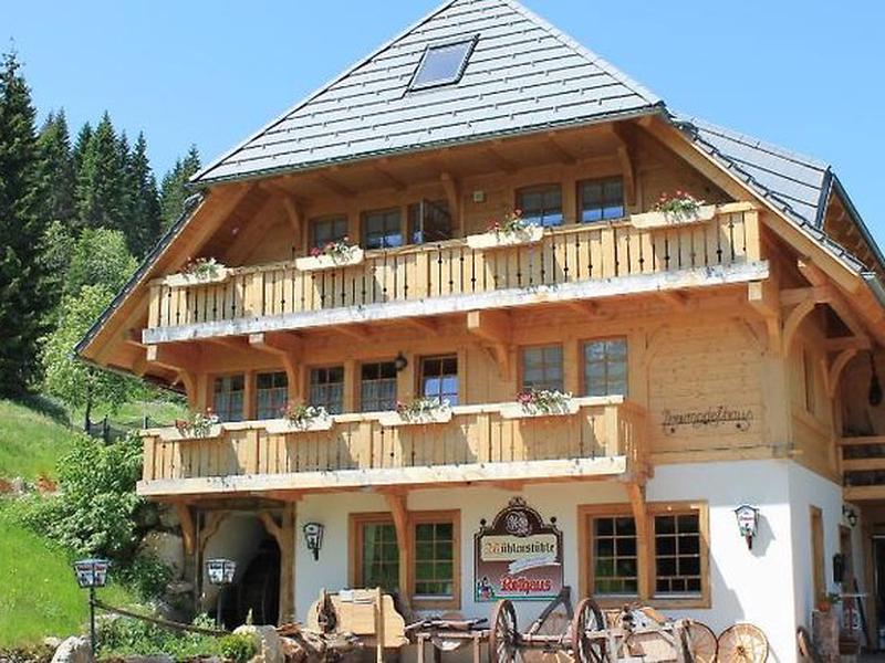 0869C5B27A0E357A762E0E065543E340