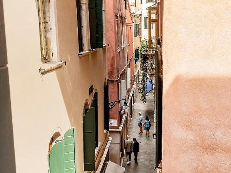 8CA0F3160842AA52E6583979E1C211A1